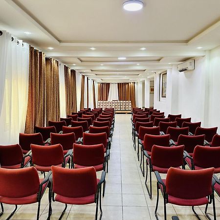 Hotel Yaahot Yaoundé Esterno foto