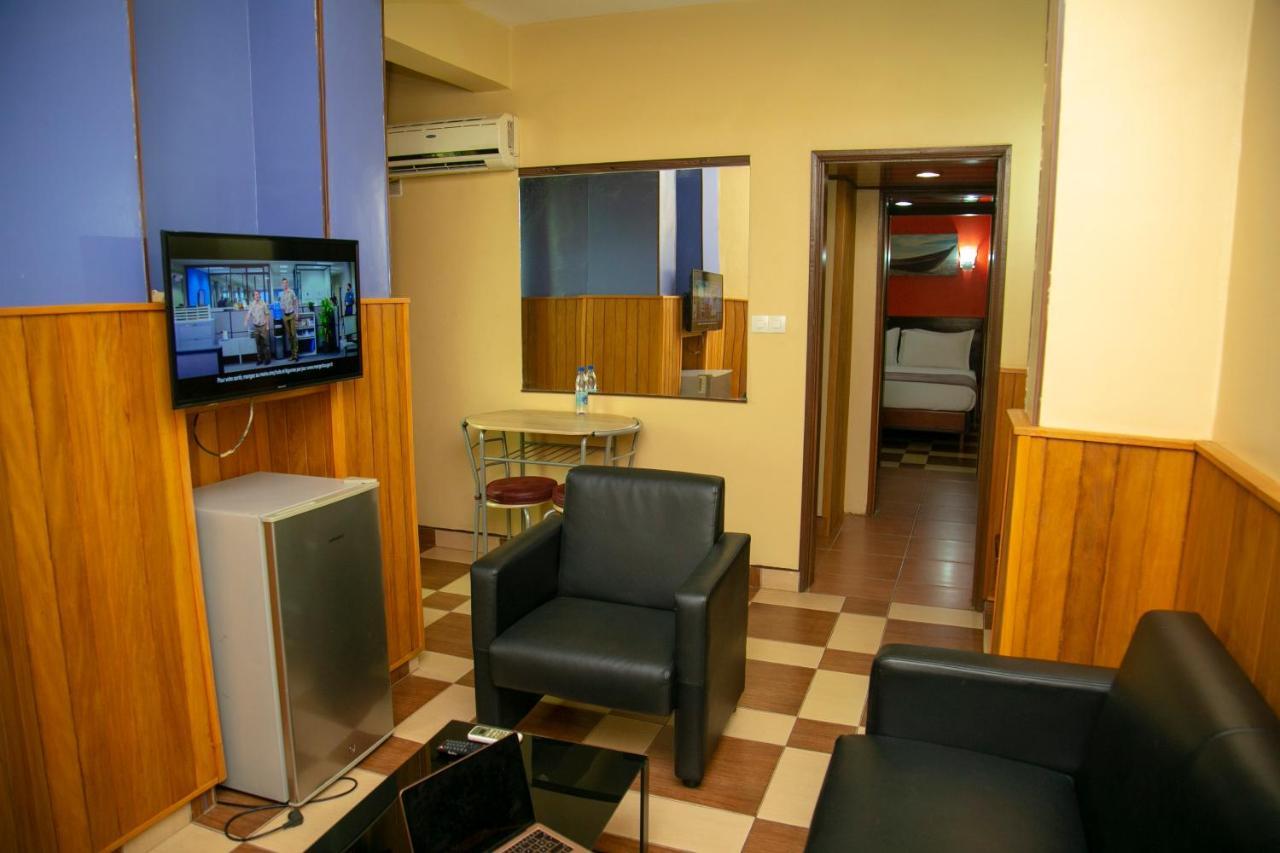 Hotel Yaahot Yaoundé Esterno foto