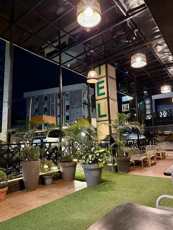 Hotel Yaahot Yaoundé Esterno foto