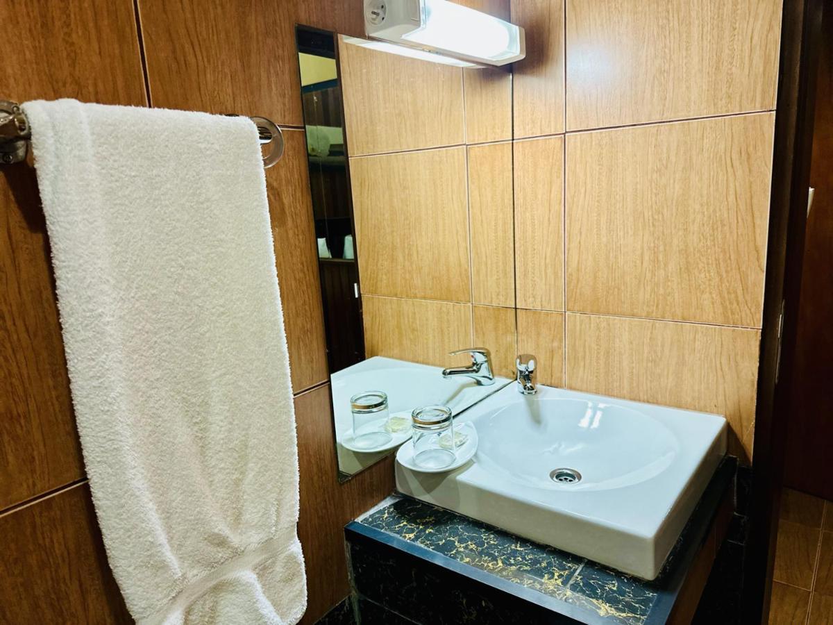 Hotel Yaahot Yaoundé Esterno foto