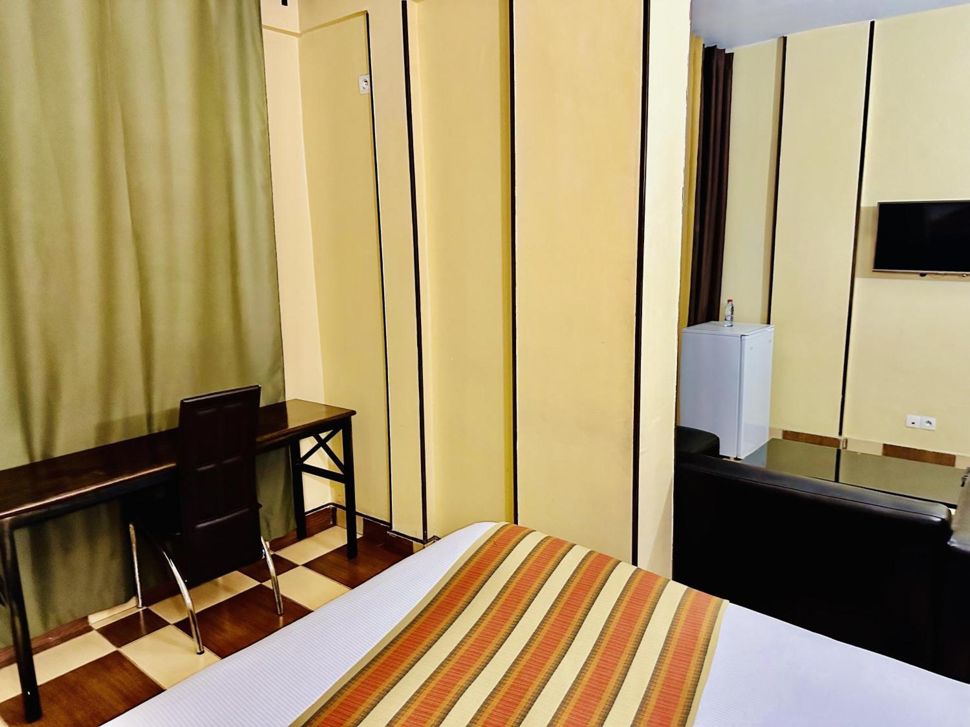 Hotel Yaahot Yaoundé Esterno foto