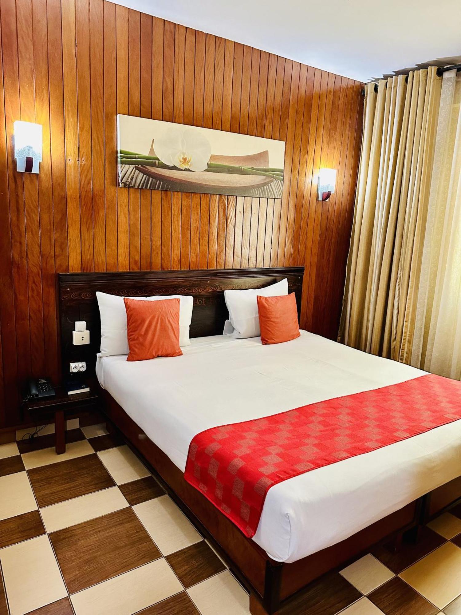 Hotel Yaahot Yaoundé Esterno foto