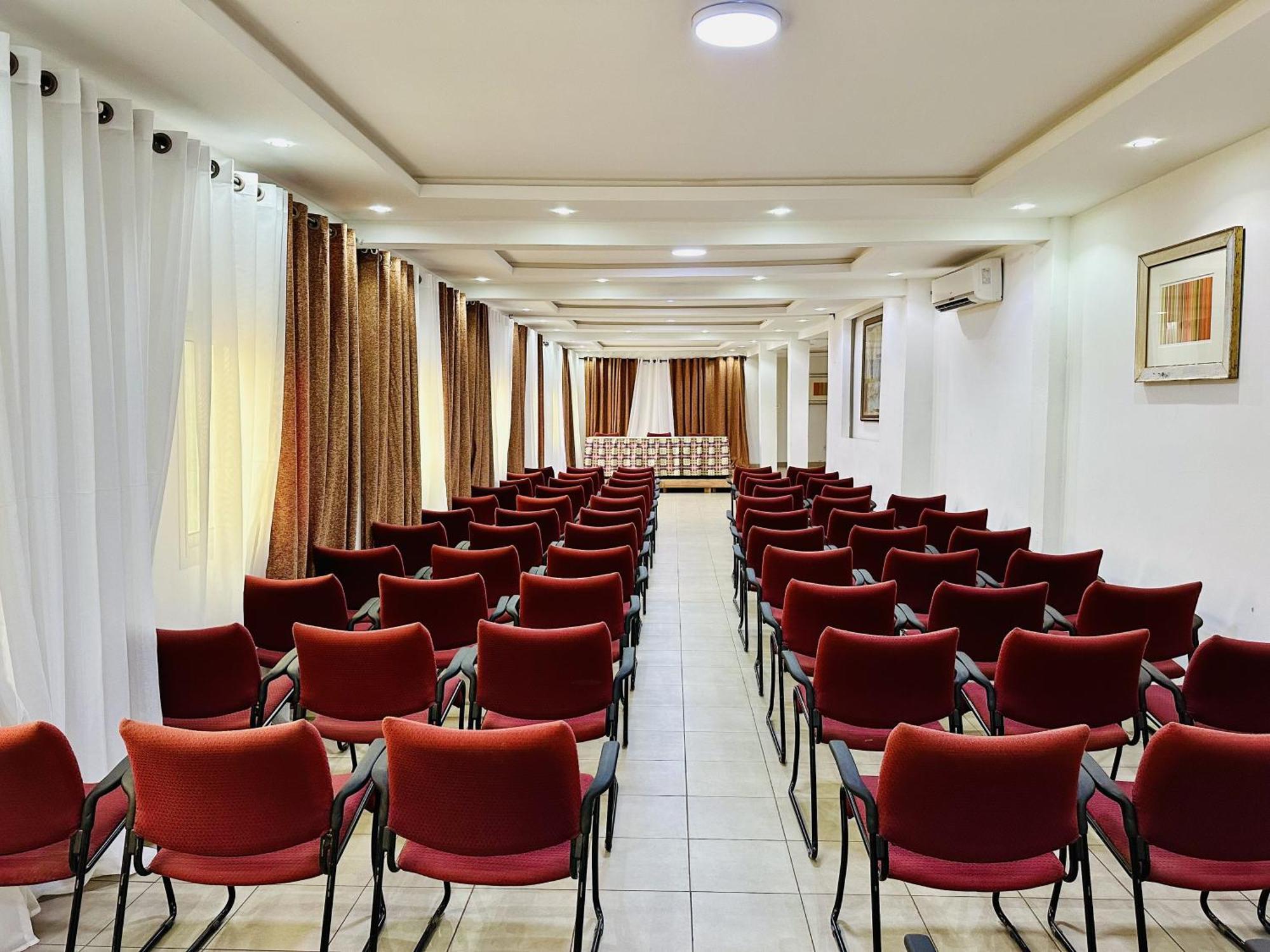 Hotel Yaahot Yaoundé Esterno foto