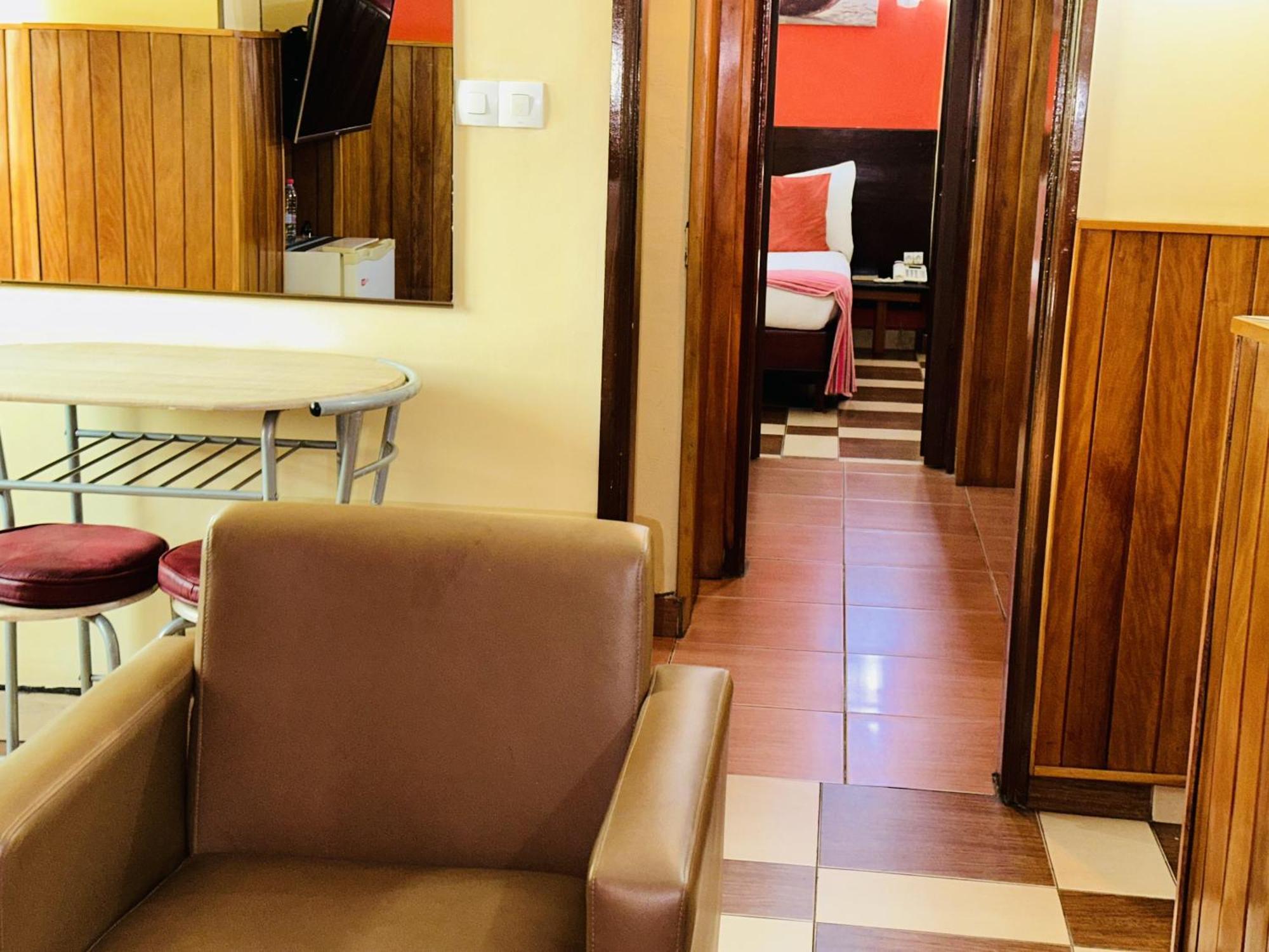 Hotel Yaahot Yaoundé Esterno foto