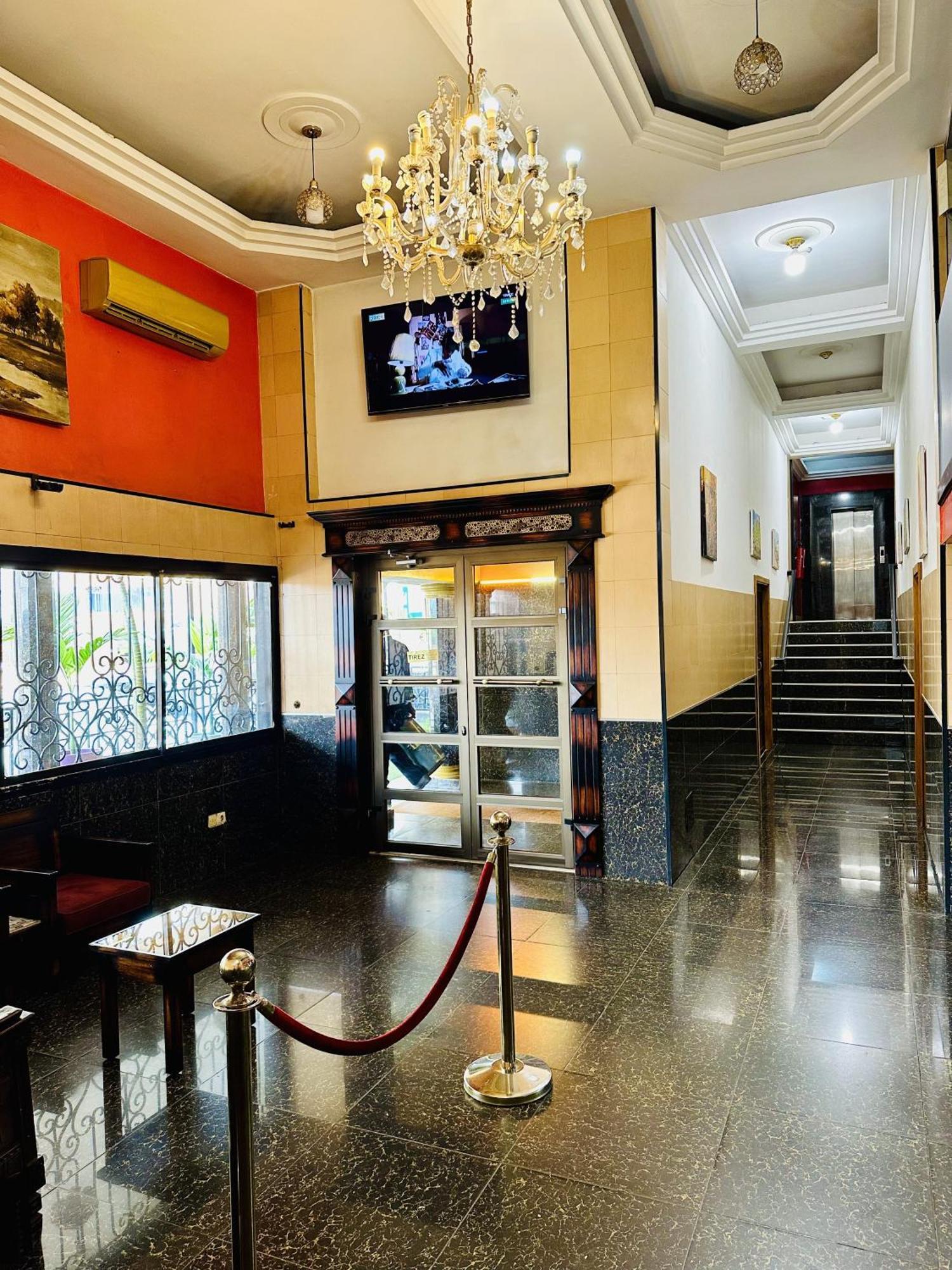 Hotel Yaahot Yaoundé Esterno foto