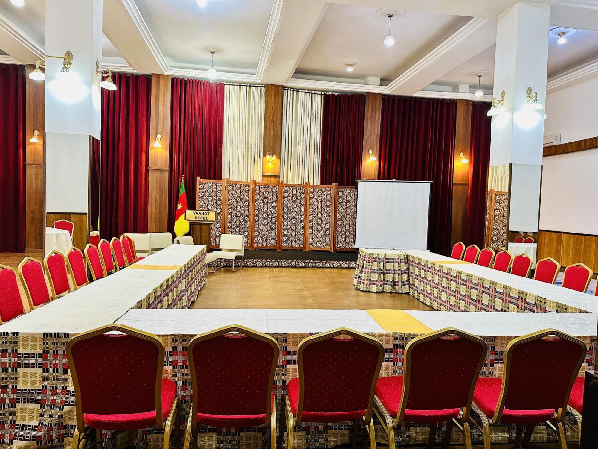 Hotel Yaahot Yaoundé Esterno foto