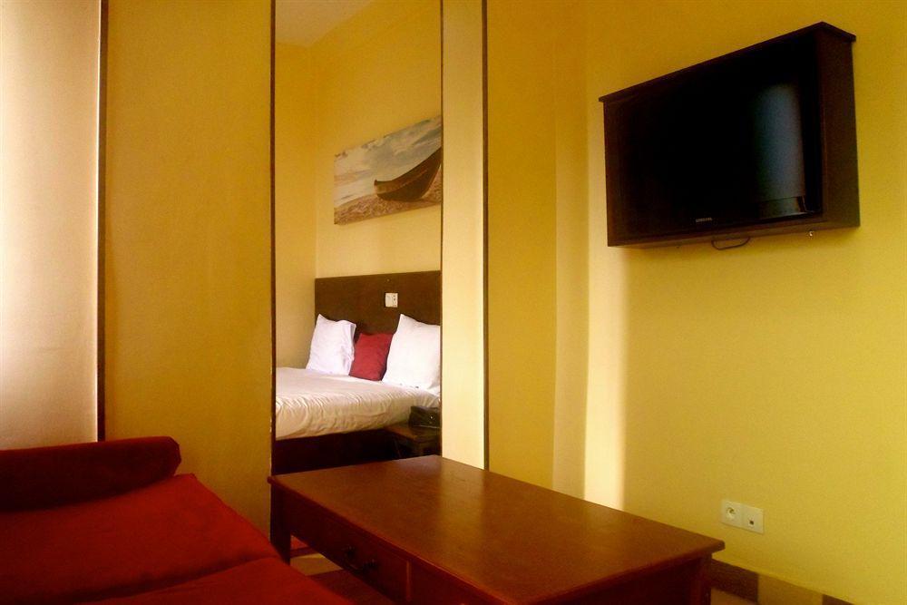 Hotel Yaahot Yaoundé Esterno foto
