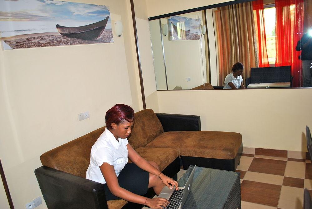 Hotel Yaahot Yaoundé Esterno foto