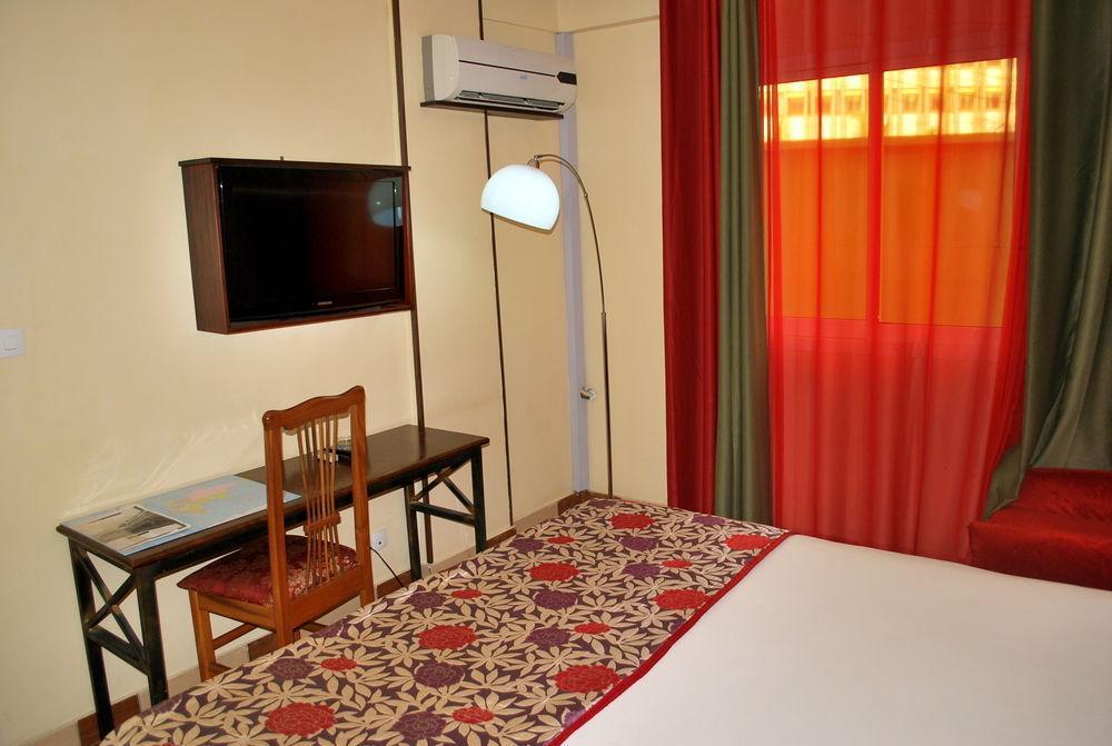 Hotel Yaahot Yaoundé Esterno foto