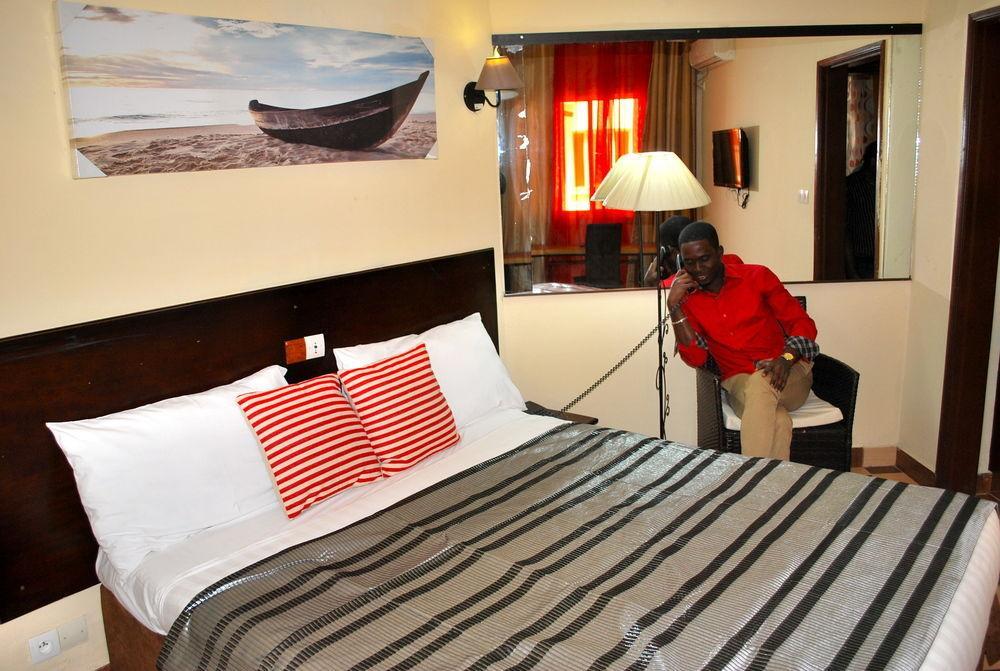 Hotel Yaahot Yaoundé Esterno foto