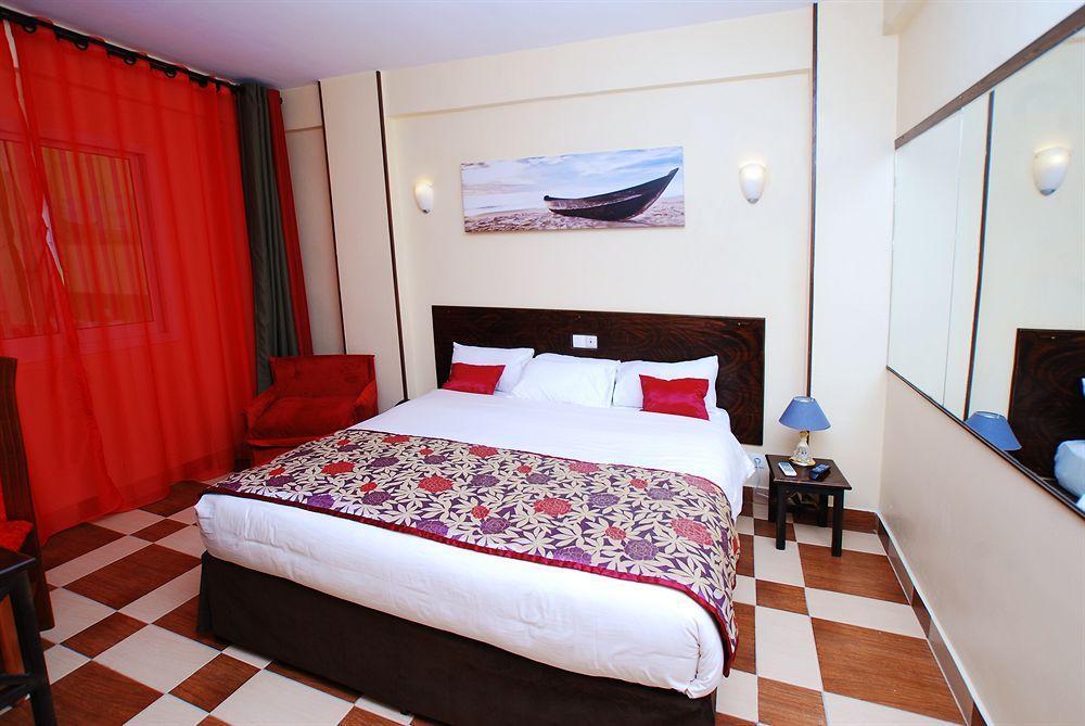 Hotel Yaahot Yaoundé Esterno foto