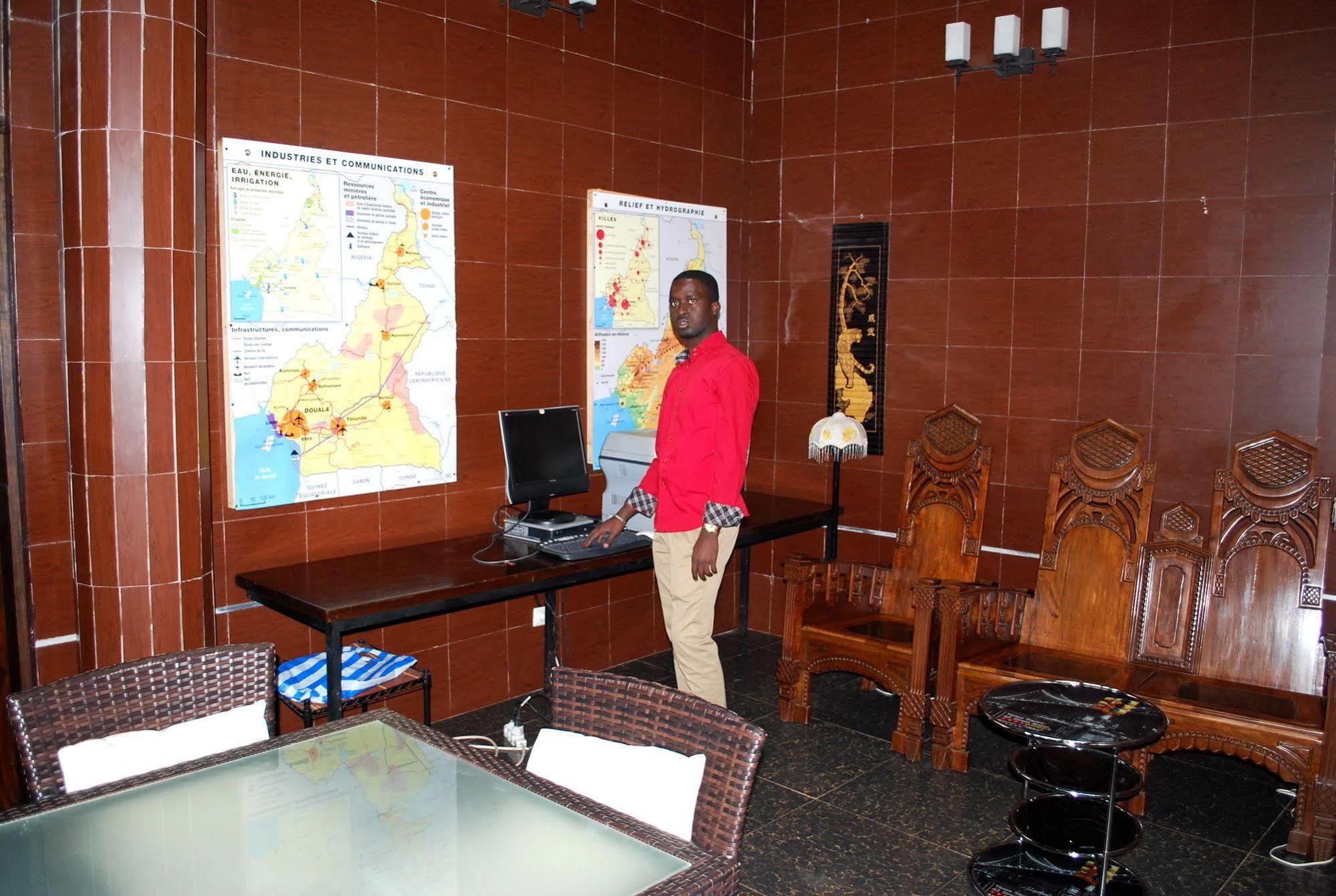 Hotel Yaahot Yaoundé Esterno foto