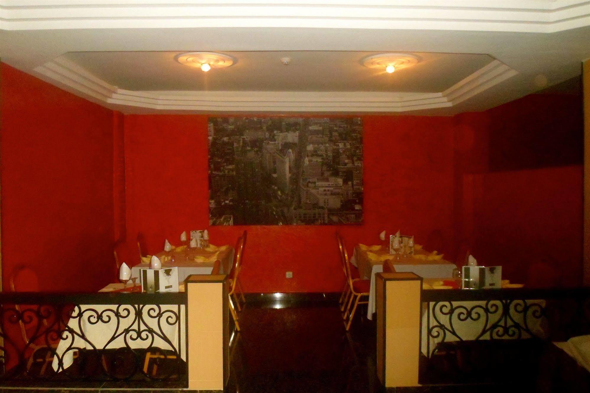 Hotel Yaahot Yaoundé Esterno foto