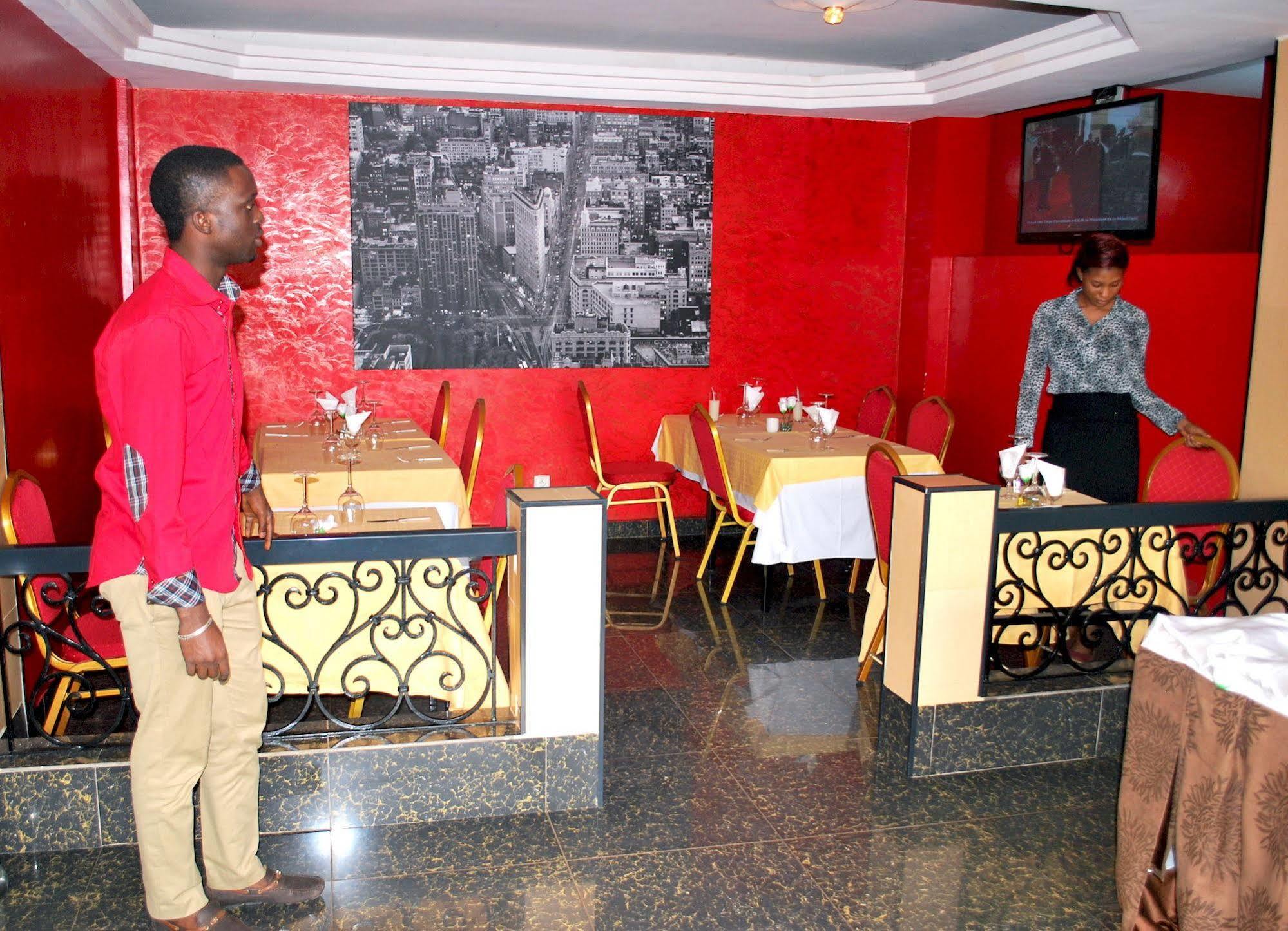 Hotel Yaahot Yaoundé Esterno foto