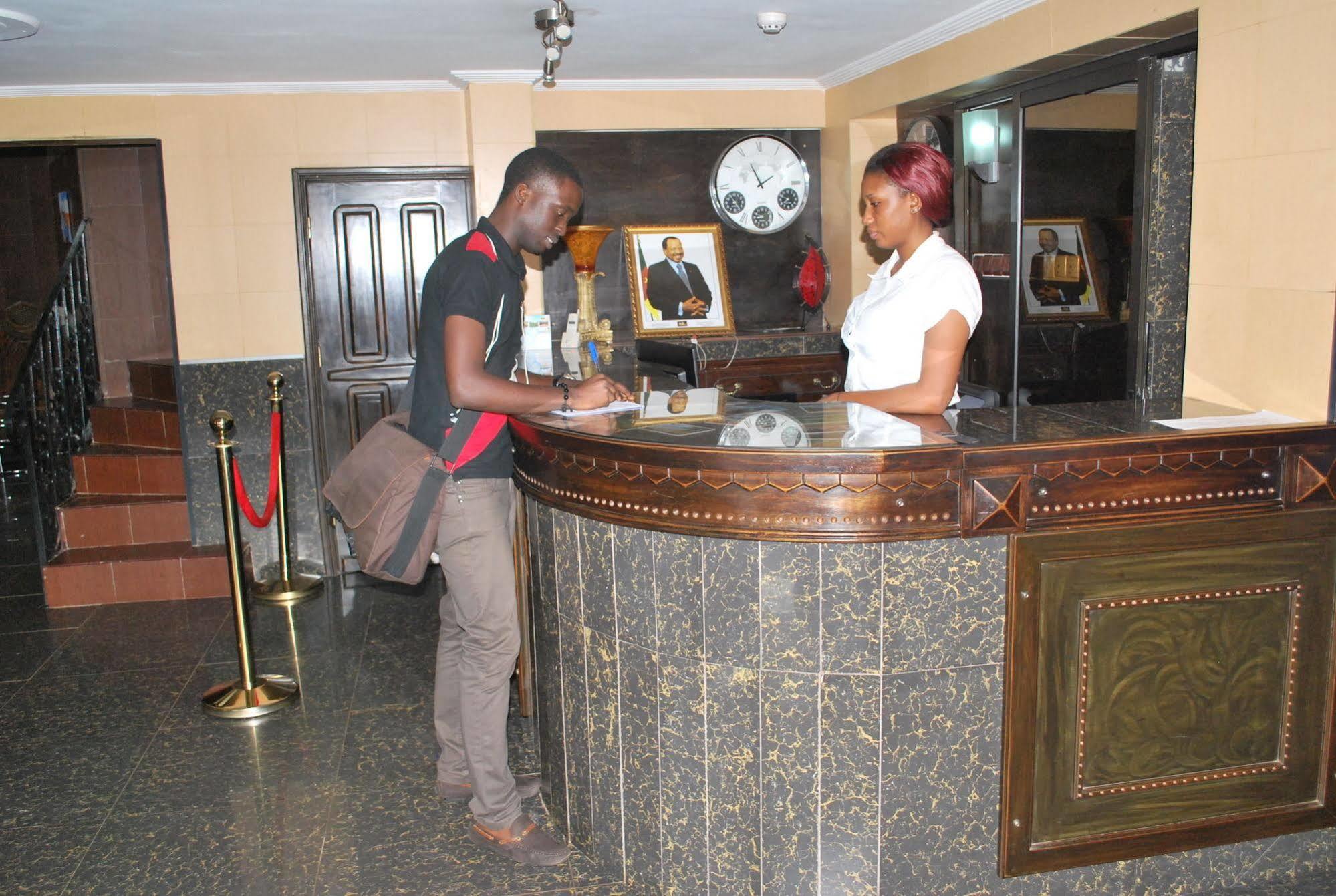 Hotel Yaahot Yaoundé Esterno foto